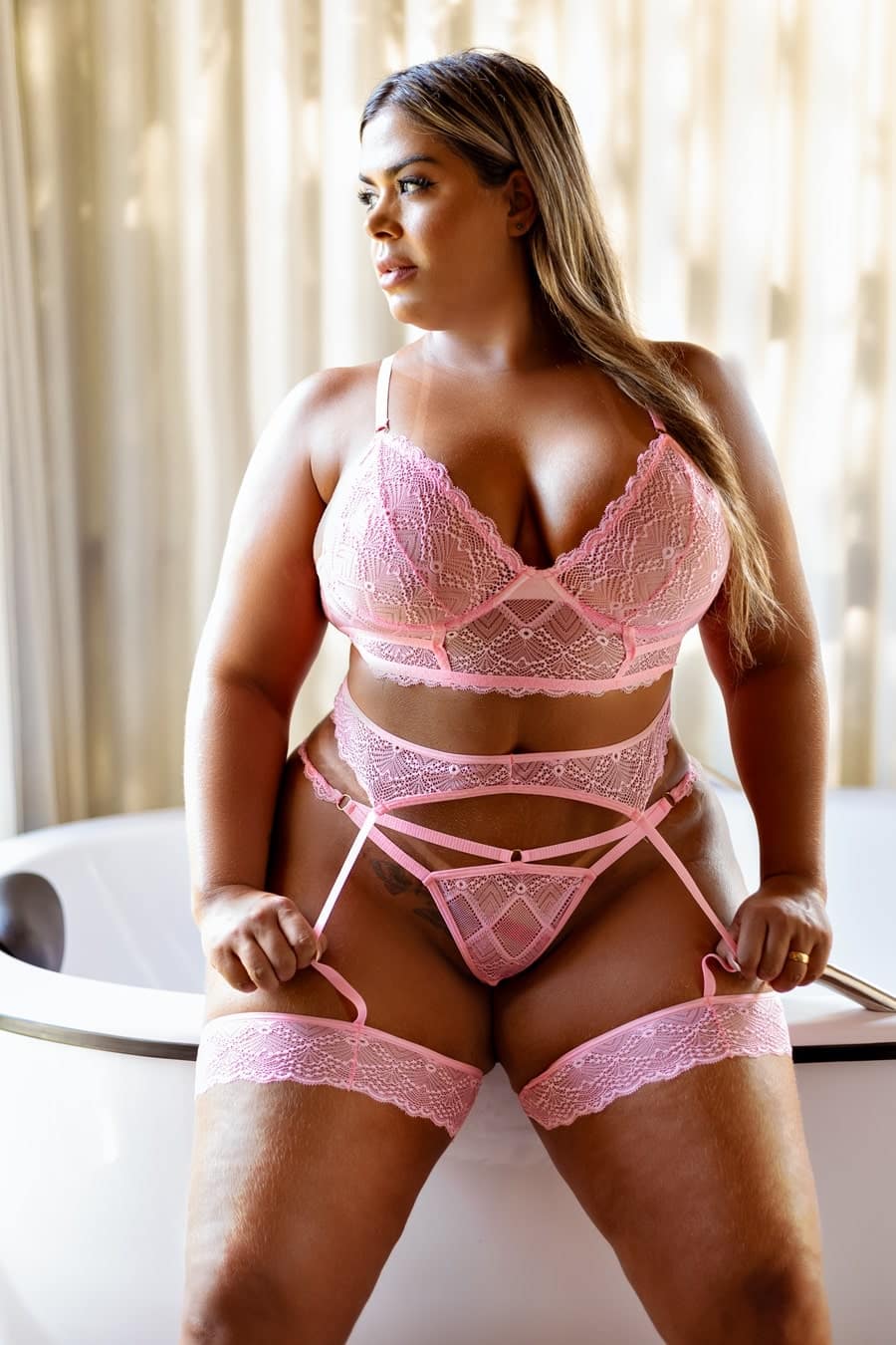 15313985301-garotaveneno-20240308155712-04024pantera28129-min.jpg Conjunto toda sua de cropped rendado sem bojo plus size Pantera - Imagem 1