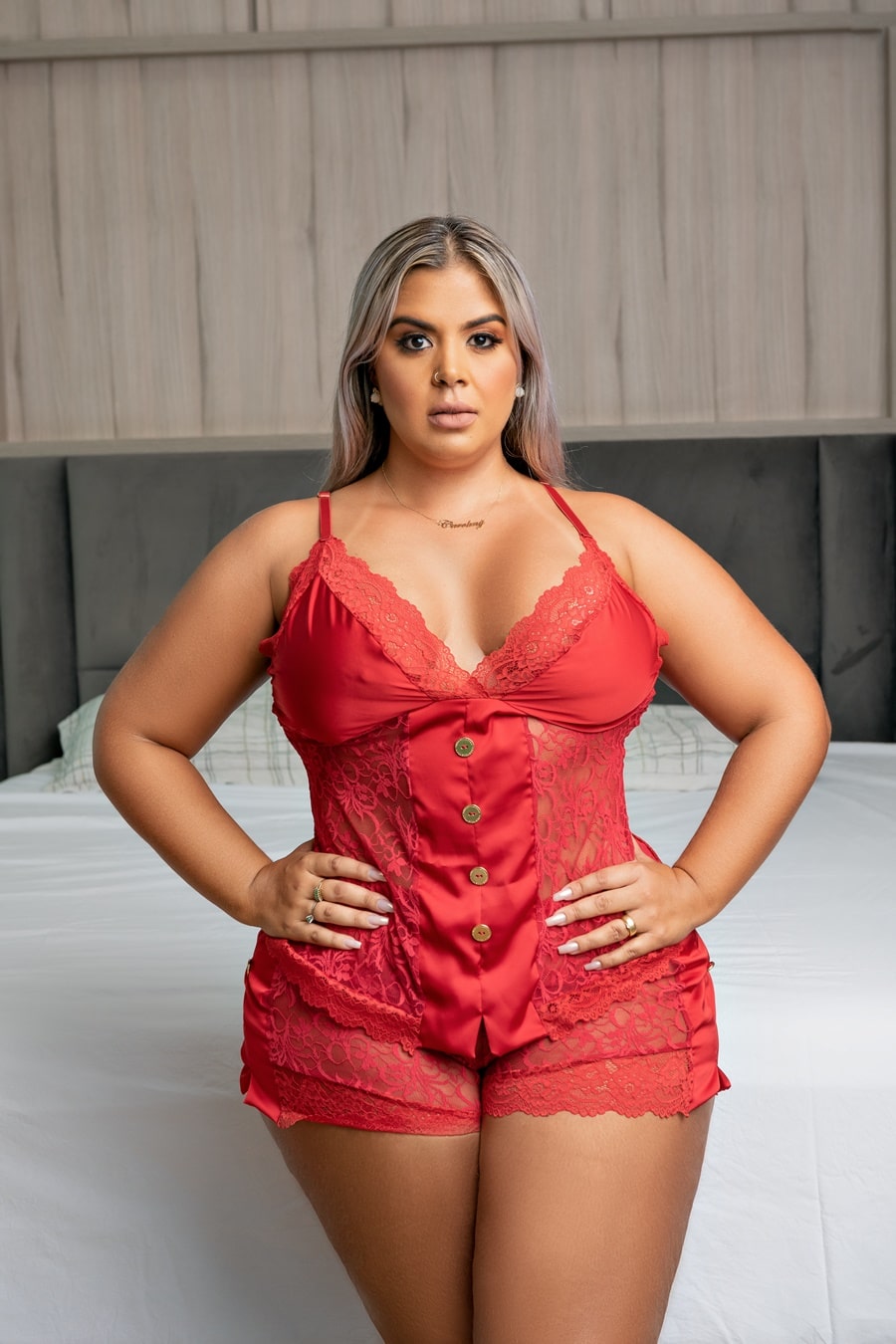 Babydoll sensual vermelho com detalhes de botões Babydoll sensual vermelho com detalhes de botões
