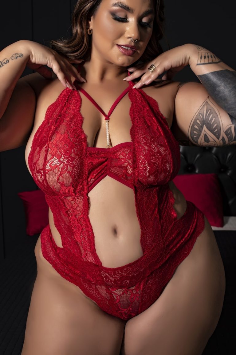 Fantasia erótica plus size fogo proibido body sensual