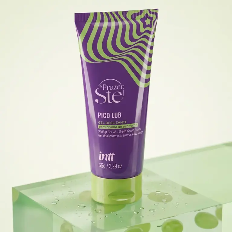 Gel Beijável Uva Verde Pico Lub ao lado de uvas verdes frescas e suculentas