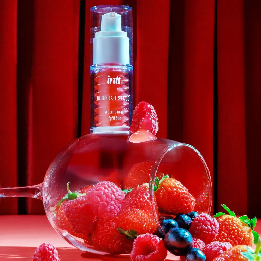 Gel Clitoriano Deborah Secco intt frasco com pump e frutas vermelhas